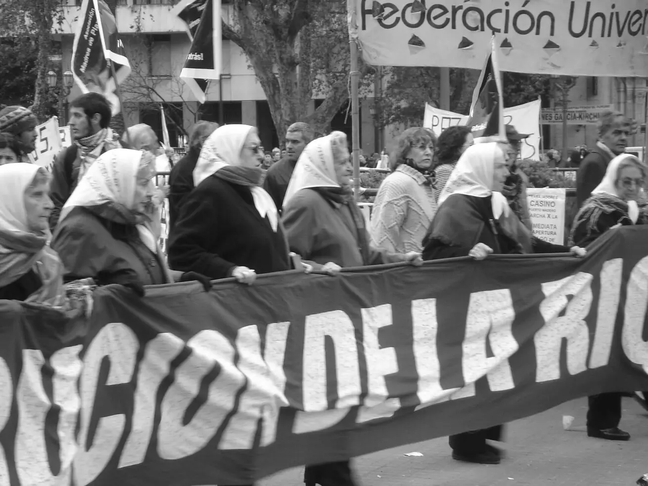 abuelas de plaza de mayo resumen - Qué reclaman las Abuelas de Plaza de Mayo